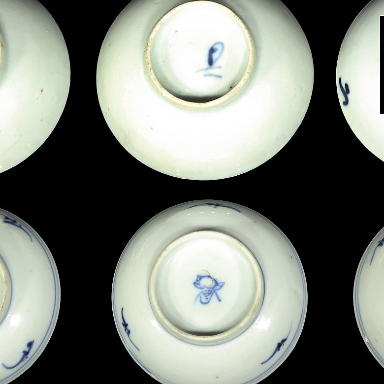 Pequeños platos de porcelana, azul y blanco, dinastia Qing - 4