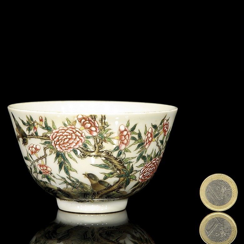 A porcelain bowl with peonies, 20th century - 7
