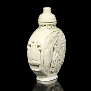 Porcelain snuff bottle - 1