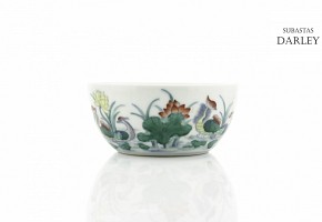 An small enameled lotus bowl, Qianlong seal mark.