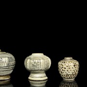 Lote de recipientes con decoración vidriada, Sawankhalok, s.XIV - XVI - 3