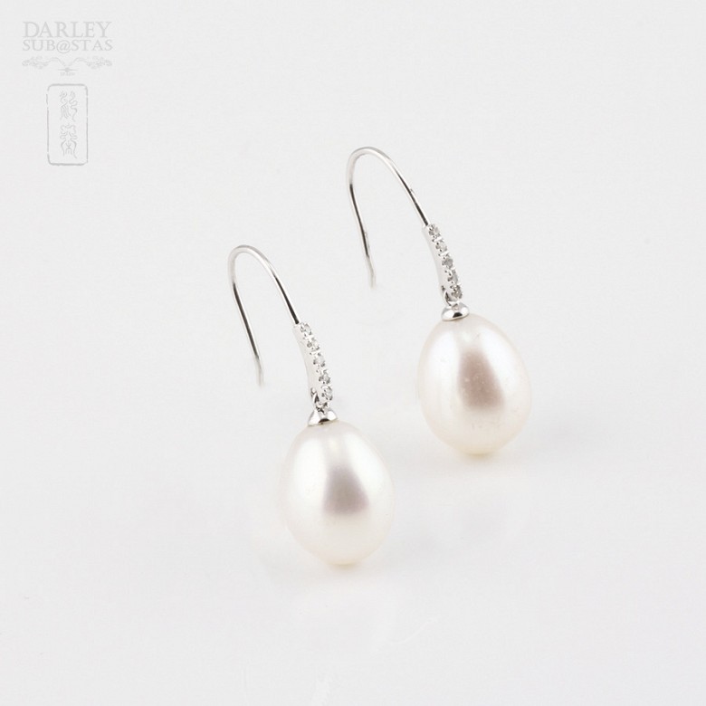 pendientes con perla blanca y  diamantes de 18k