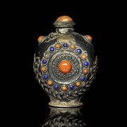 Embossed silver snuff bottle, Qing Dynasty - 2