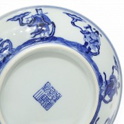 A blue and white porcelain dish, Qing dynasty
