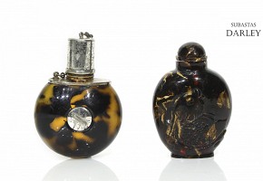 Dos botellas, para rapé y perfume, S.XX