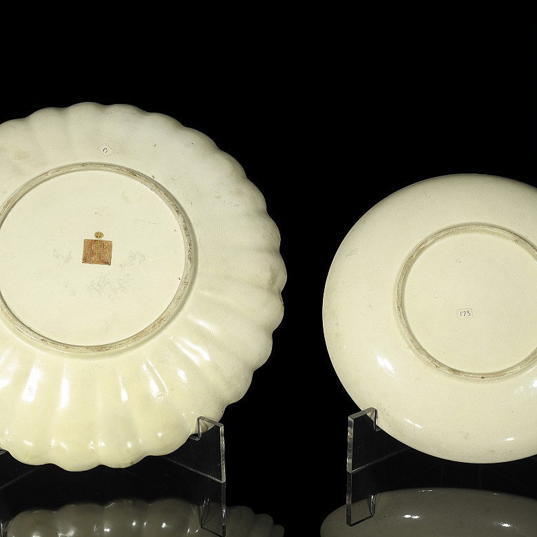 Two Satsuma porcelain plates, Japan, S. 20th c.