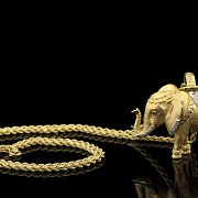 Collar-perfumero con forma de elefante en oro amarillo de 18 k