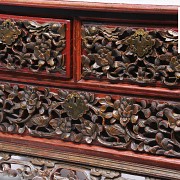 Cajonera de madera tallada y policromada, Peranakan, China. s.XX - 2