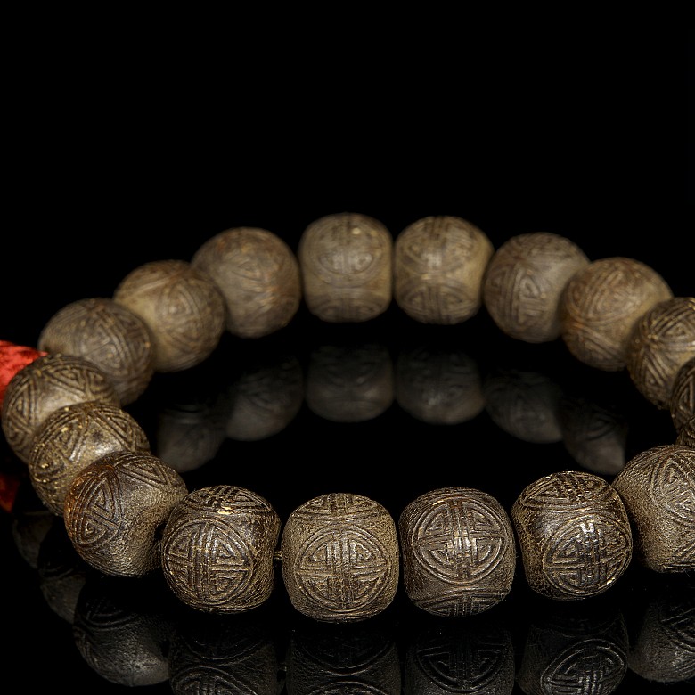 Wooden bead bracelet, 20th Century