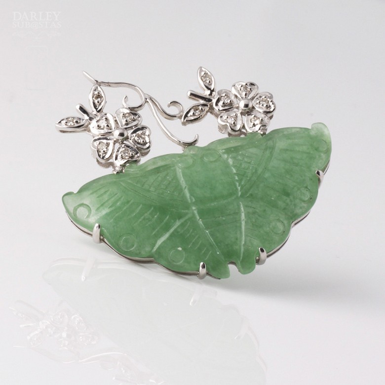 Brooch in 18k white gold with butterfly jade and diamonds - 3