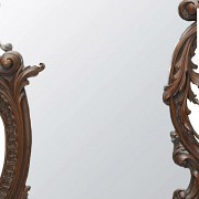 Vicente Andreu. Large mirror with carved wooden frame, 20th century. - 1
