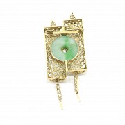 Pendant with a jade disc, in 18k yellow gold and diamond.