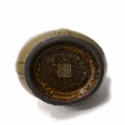 Jarrón de cerámica con esmalte de té, con sello Yongzheng.