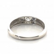 Solitaire Ring in 18k white gold with diamond