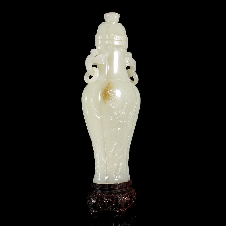 Jade vase with lid, Qing dynasty