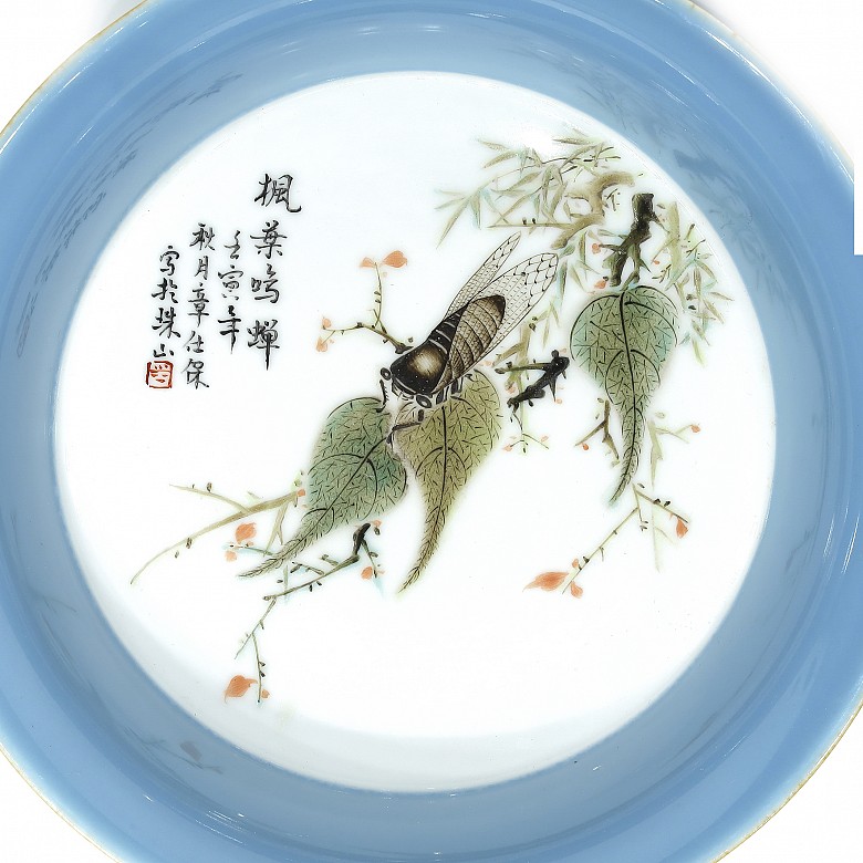 Plato de porcelana esmaltada, Jingdezhen, 1962