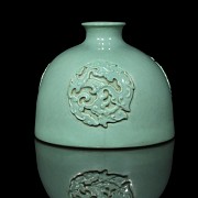 Porcelain bottle enameled in green, 20th century - 2
