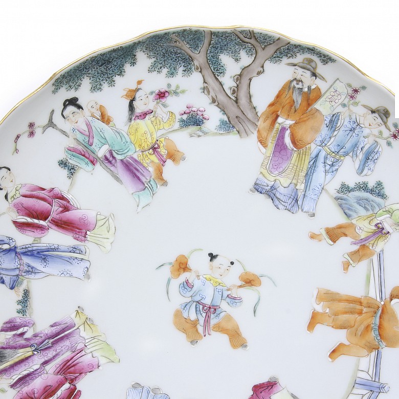 Pink family porcelain plate, with Daoguang seal. - 1