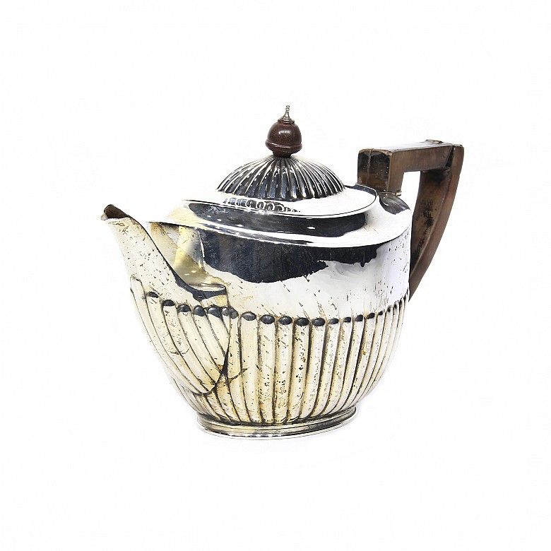 English silver teapot, Walter & John Barnard, London.