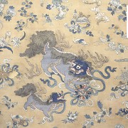 Pareja de tejidos de seda enmarcados, China, s.XVIII-XIX