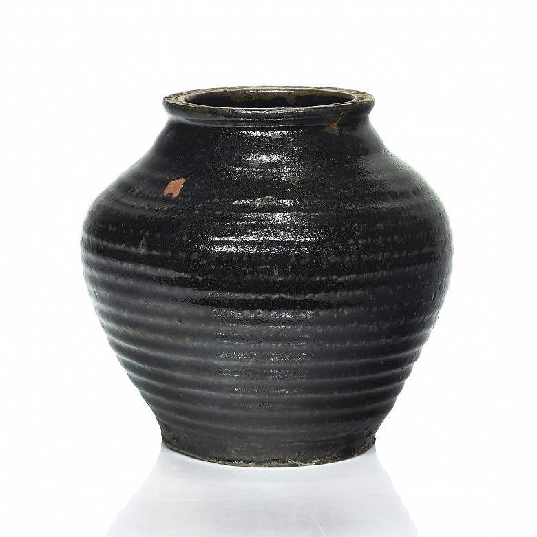 Striated ceramic vase, Qing dynasty