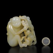 Carved jade monkey, Qing dynasty