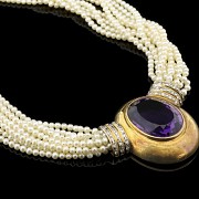 Pearl necklace, 18k yellow gold and an amethyst