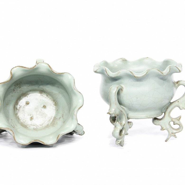 Pareja de dos tazas de cerámica china esmaltada, China, s.XX