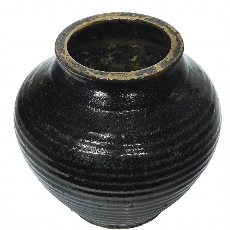 Striated ceramic vase, Qing dynasty