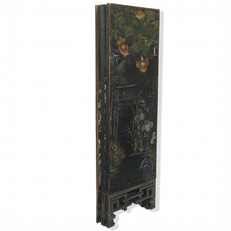 Biombo oriental de madera y seda pintada, S.XIX - XX