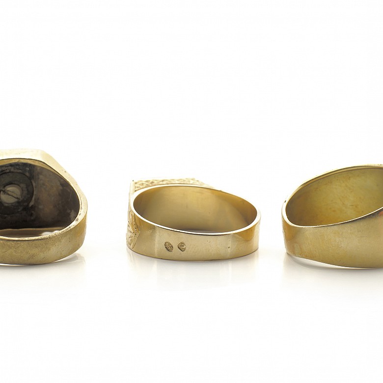 Set of three gold rings
