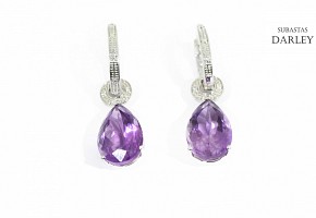 Earrings in 18k white gold with amethysts and diamonds.