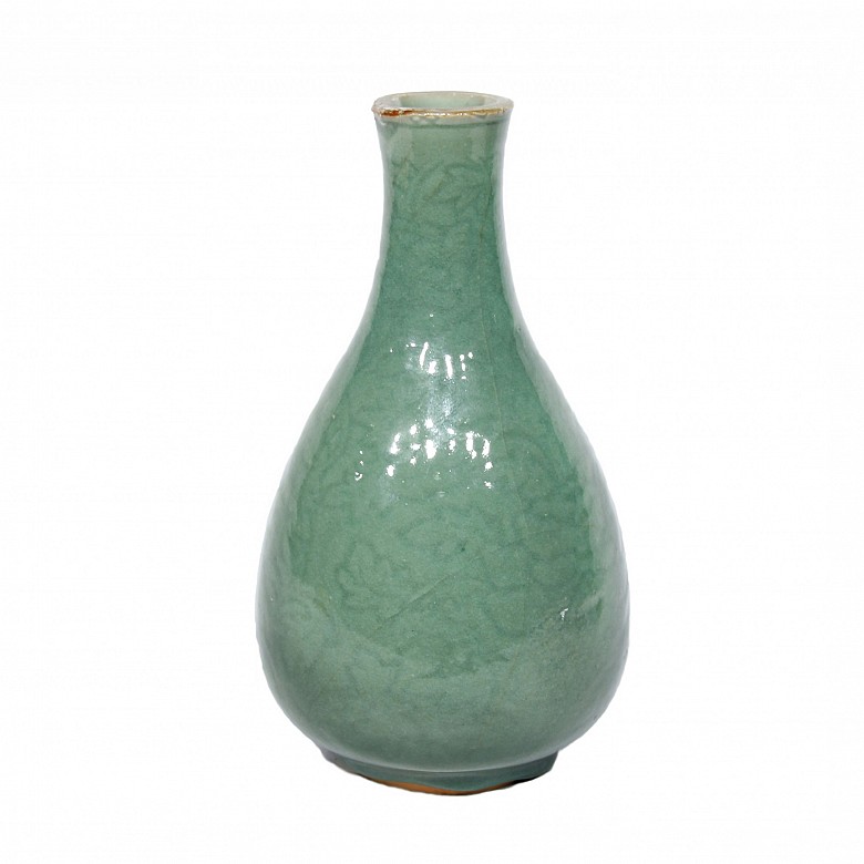 Glazed vase, celadon background, Qing Dynasty, 19th century