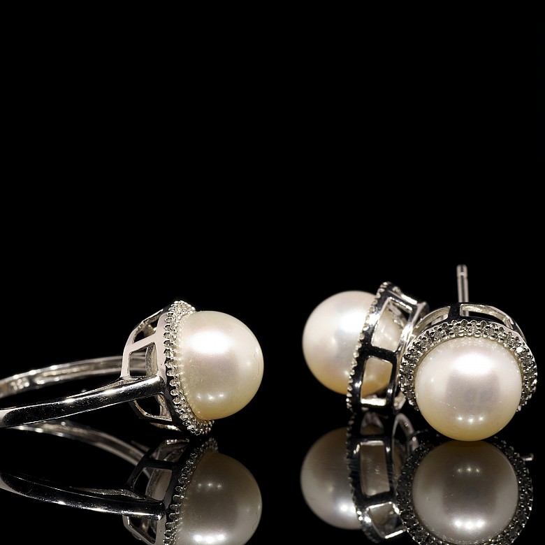 Conjunto en oro blanco de 18 k, perlas y diamantes