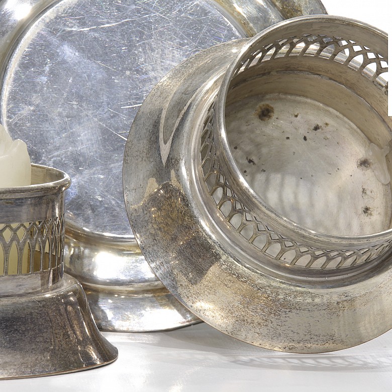 Set of Bulgari silver candleholders and other candleholders and plates, 20th century - 7