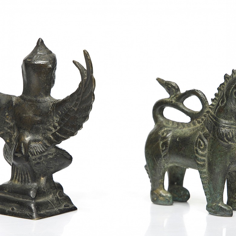Tres pequeñas figuras de bronce, Asia.