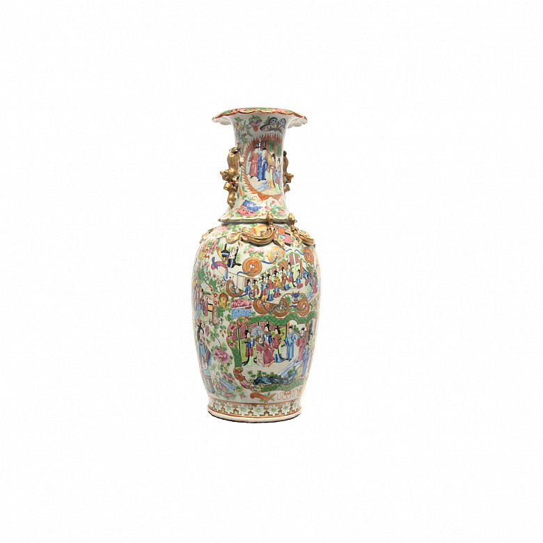 Chinese porcelain vase from Canton, 20th century with base.