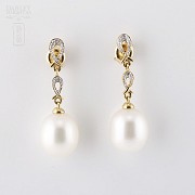 Earrings with natural pearl and diamond in yellow gold 18k - 1