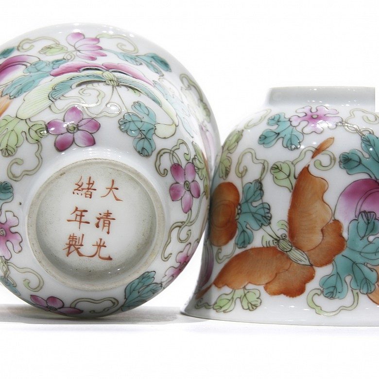 Pareja de tazas de té familia rosa, con sello Guangxu.