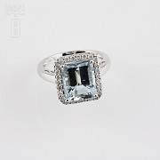 Precioso anillo  Aguamarina 3.96cts y diamantes de 18k