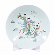 Large plate with white background, pink family, 19th century