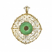 Pendant in 14k yellow gold and central jade disk