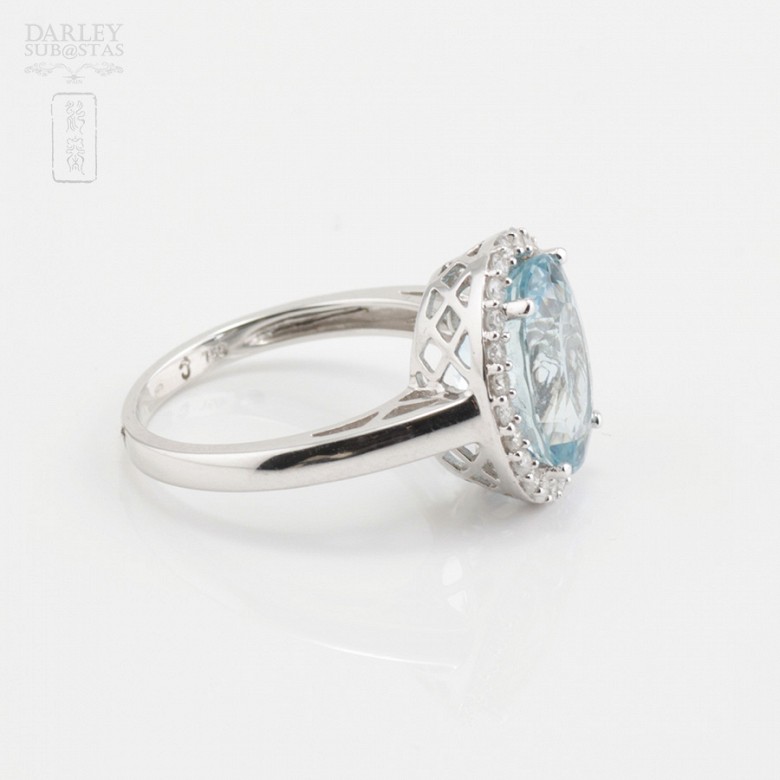 Ring with Aquamarine 4.28cts and diamond  White Gold