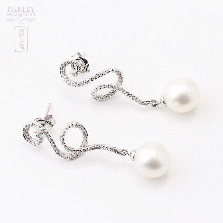 Earrings in 18k white gold, diamonds and pearls. - 3