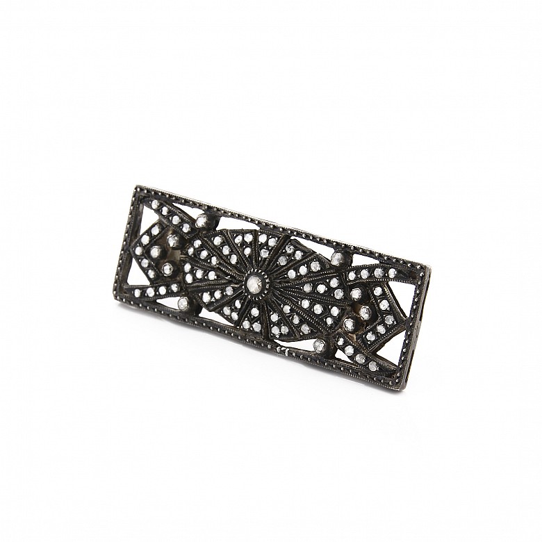 Art Deco brooch in silver with diamonds. - 1