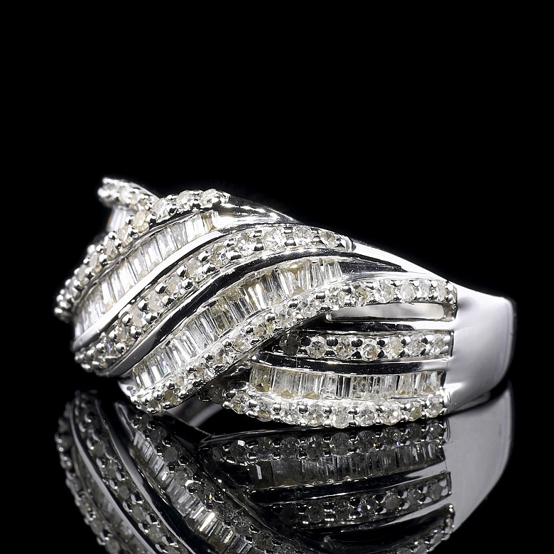 18k white gold ring with diamonds