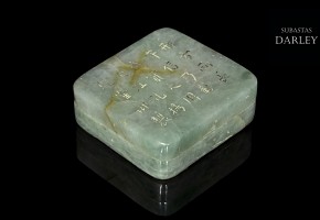 Pequeña caja de jadeita tallada, dinastía Qing