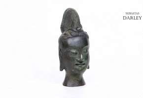Escultura que representa la cabeza de Guanyin, China, pps.s.XX.