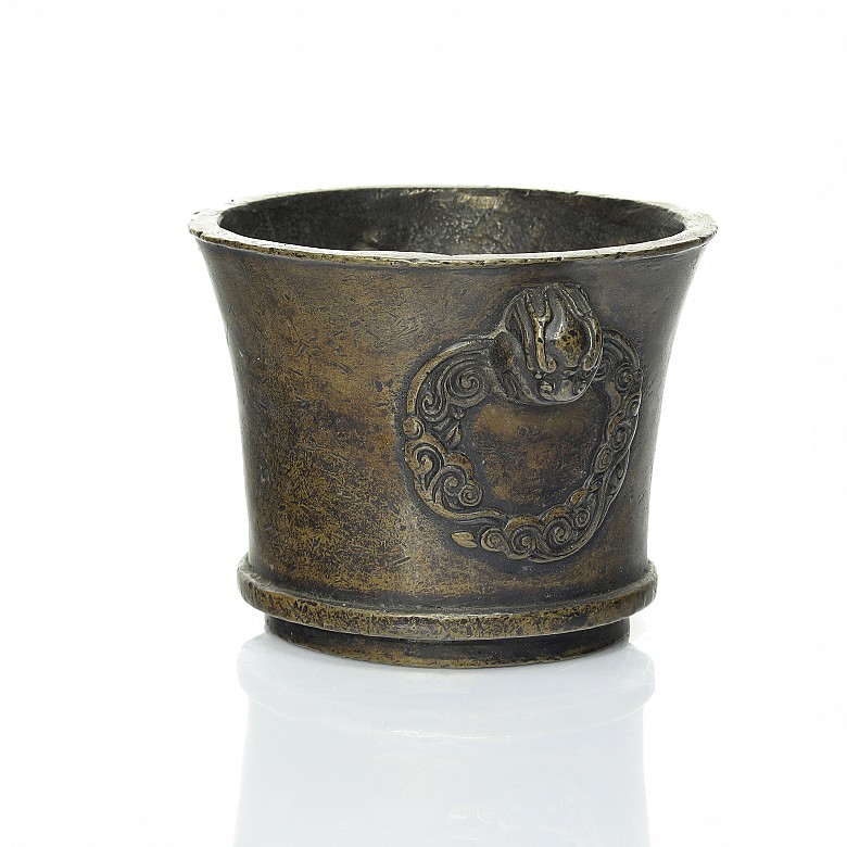 Bronze pot with relief handles, Qing dynasty
