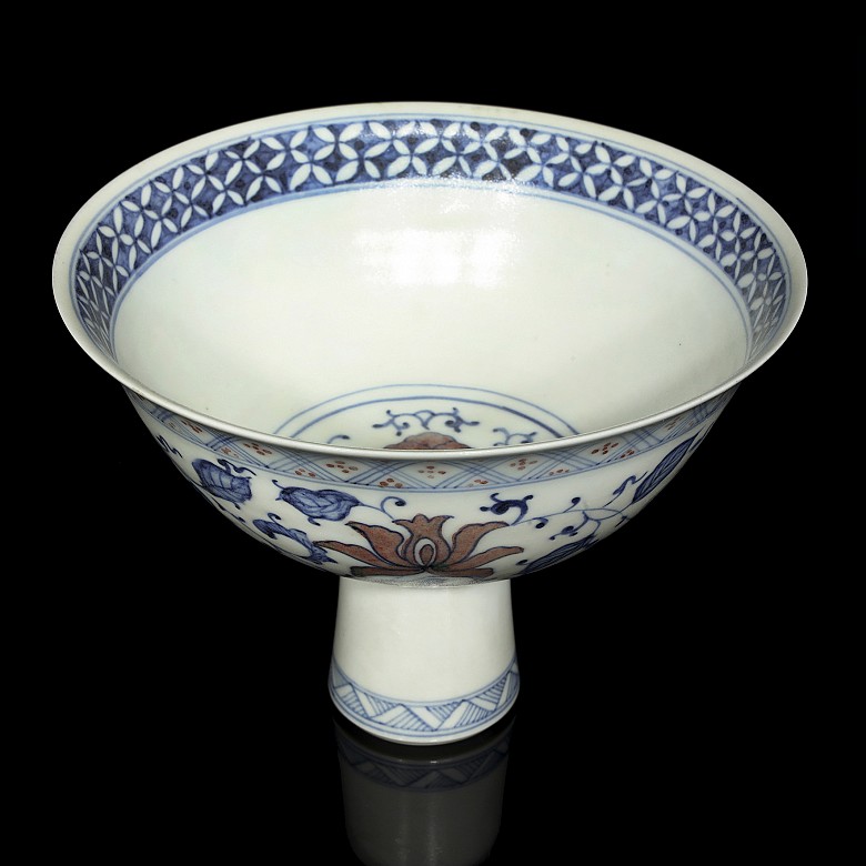 Porcelain stem cup with lotus, with Yongzheng marking
